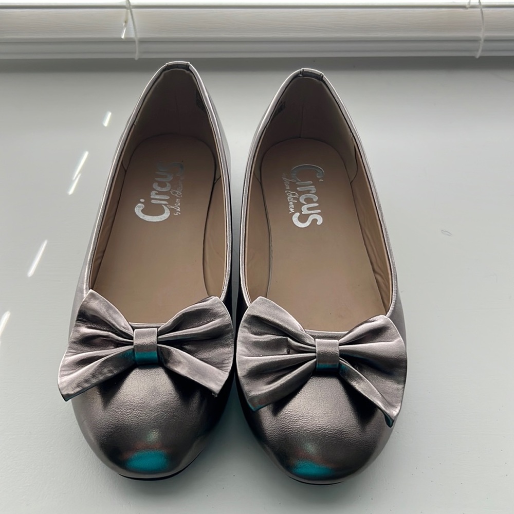 Girl’s Metallic Dress Shoes